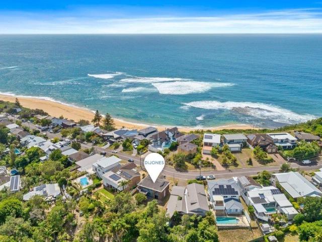 Three Bedroom House with Ocean Outlook