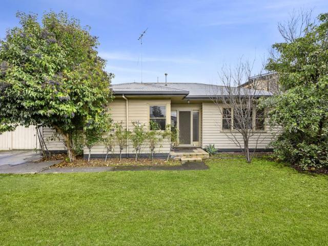 THREE BEDROOM HOUSE WITH SPACIOUS GARAGING
