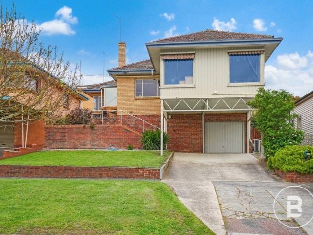 THREE BEDROOM LIVING WITH VIEWS IN THE HEART OF SOLDIERS HILL