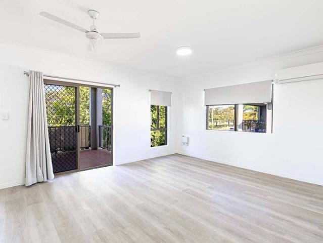 Three Bedroom Living Moments from the Stadium & City!