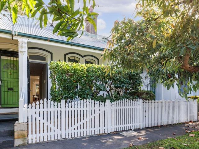 Three bedroom peninsula residence in village setting near White Bay
