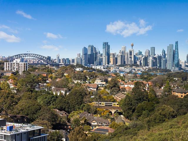 Three Bedroom Penthouse | North East Corner | Three Car Spaces | Panoramic City & Harbour Bridge Views