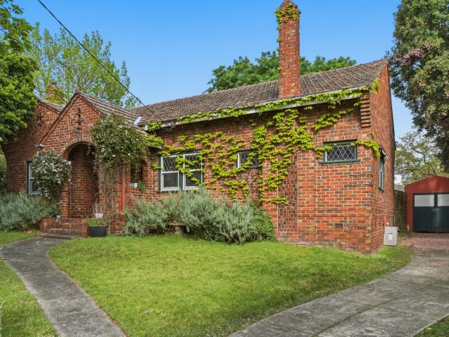 Three Bedroom Plus Study Period Home Close to the Train Station!