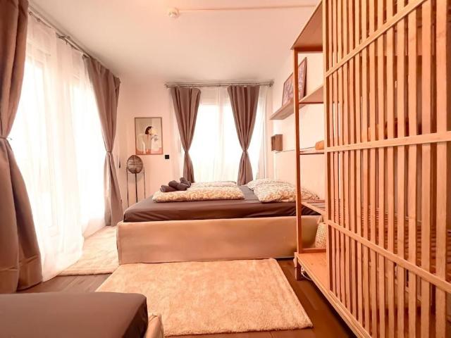Three Bedroom Premium Apartment with Balcony, Vienna Amsterdam Apartments for Rent