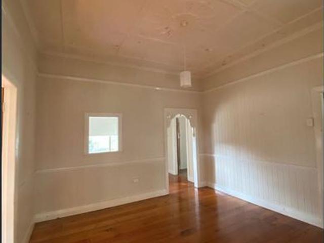 Three Bedroom Queenslander in Sought After Cannon Hill Location!