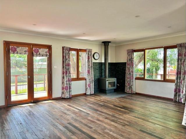 Three bedroom renovated home, plus study