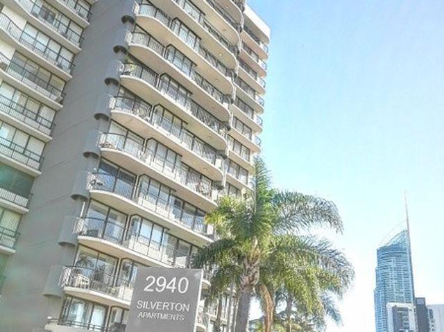 Three Bedroom Riverside Apartment at Surfers Paradise