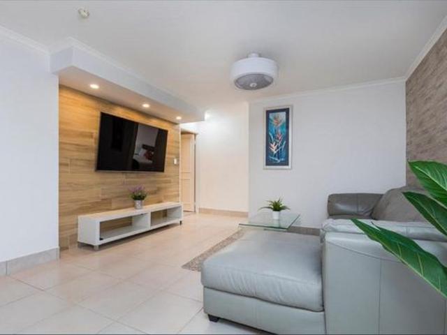Three Bedroom Riverside Apartment at Surfers Paradise