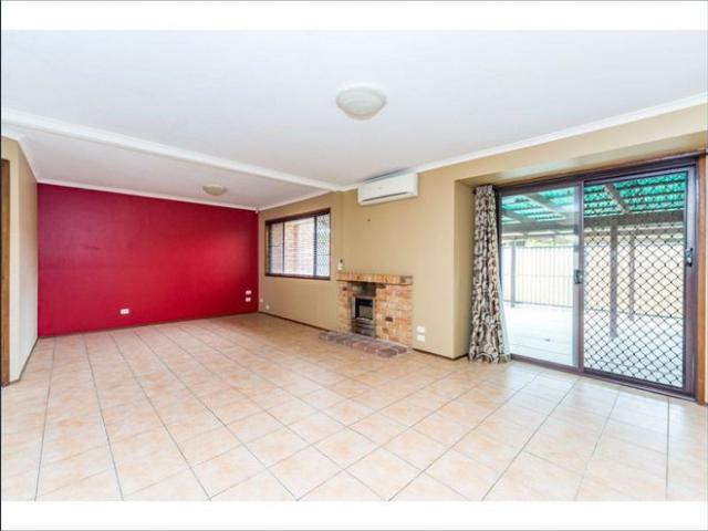 Three Bedroom Roomy Duplex Ample Yard Air Conditioned Labrador
