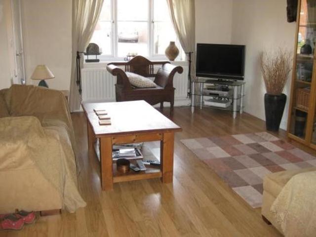 Three Bedroom Semi Detached House for Rent in Dickens Heath, Shirley, Solihull