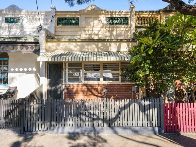 Three bedroom semi in fantastic lifestyle locale