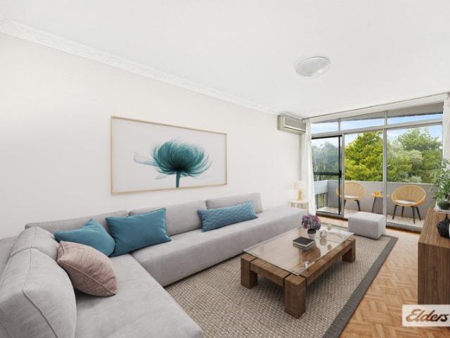 1 Week Free Rent $800.00 per week Three Bedroom Spacious & Convenient Apartment in the Heart of Eastlakes