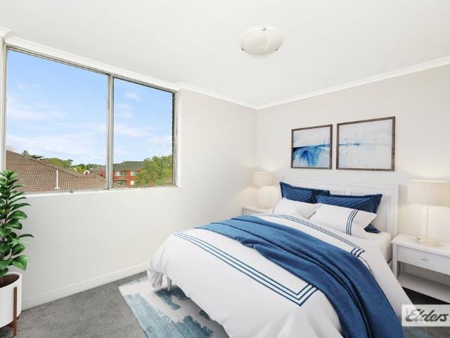 1 Week Free Rent $800.00 per week Three Bedroom Spacious & Convenient Apartment in the Heart of Eastlakes