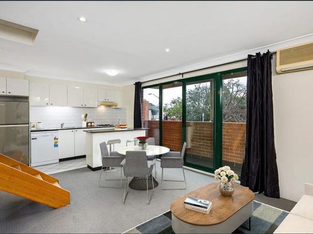 THREE BEDROOM SPLIT LEVEL APARTMENT WITH PRIVATE SUNNY ROOFTOP