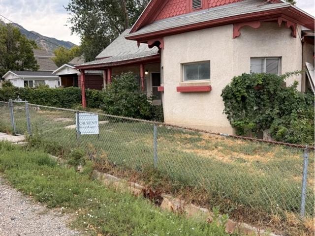 Three Bedroom, Two bath Duplex in Holladay!
