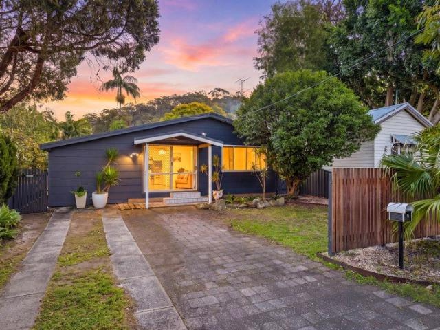 THREE BEDROOM, TWO BATHROOM FAMILY HOME IN SOUGHT AFTER SOUTH UMINA HUGE BLOCK OF LAND WITH CABIN PERFECT FOR EXTENDED FAMILY OR RENTING
