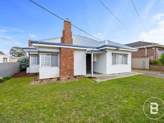 THREE BEDROOM, TWO BATHROOM, MULTIPLE LIVING ZONES