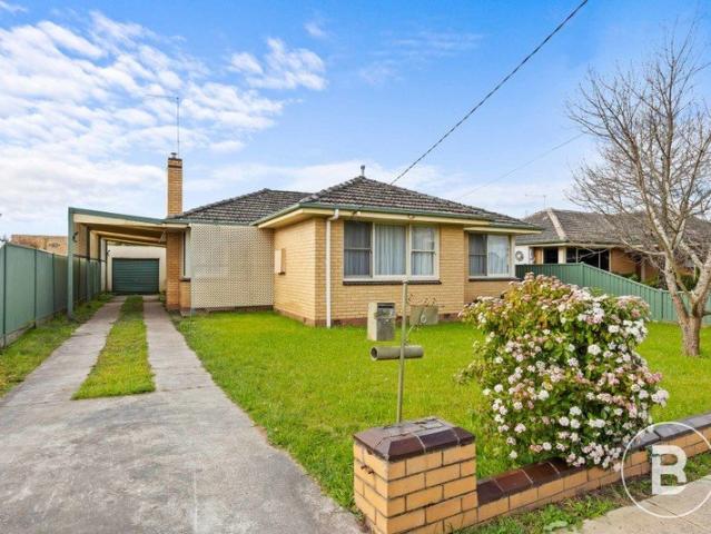 THREE BEDROOM TWO LIVING BRICK HOME ON LARGE BLOCK