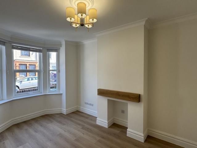 Three Bedroom Terrace House to Rent in Portsmouth