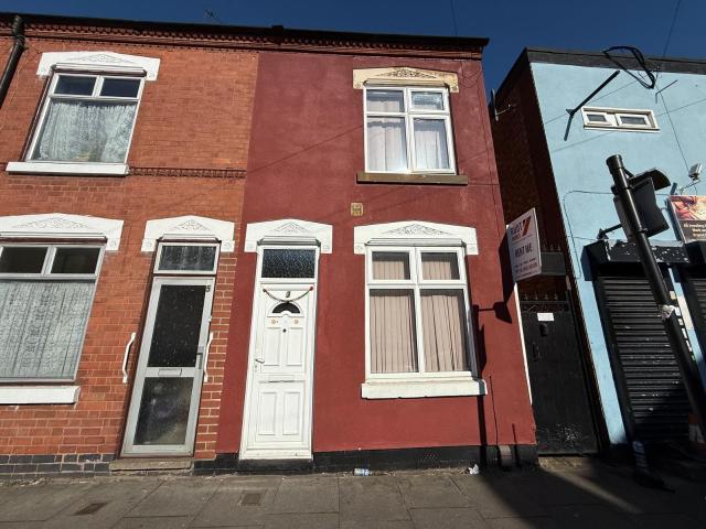 Three Bedroom Terraced House on Kensington Street