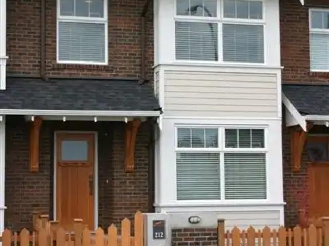 Updated! 3 Bedroom + Garage steps from Port Royal Park