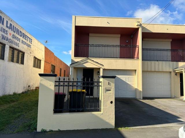 THREE BEDROOM TOWNHOUSE!