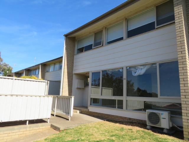 THREE BEDROOM TOWNHOUSE!