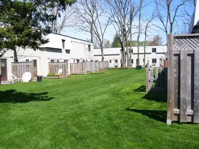 Three Bedroom Townhouse Thames Garden Townhomes