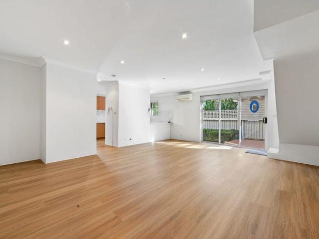 Three Bedroom Townhouse with Entertainers Courtyard