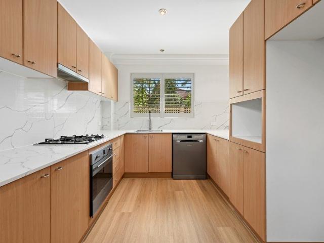 Three Bedroom Townhouse with Entertainers Courtyard