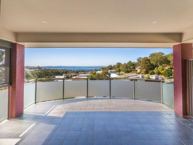 Three bedroom townhouse with stunning water views