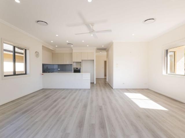 Three bedroom townhouse with stunning water views