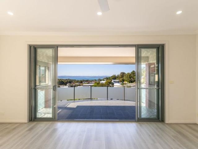 Three bedroom townhouse with stunning water views