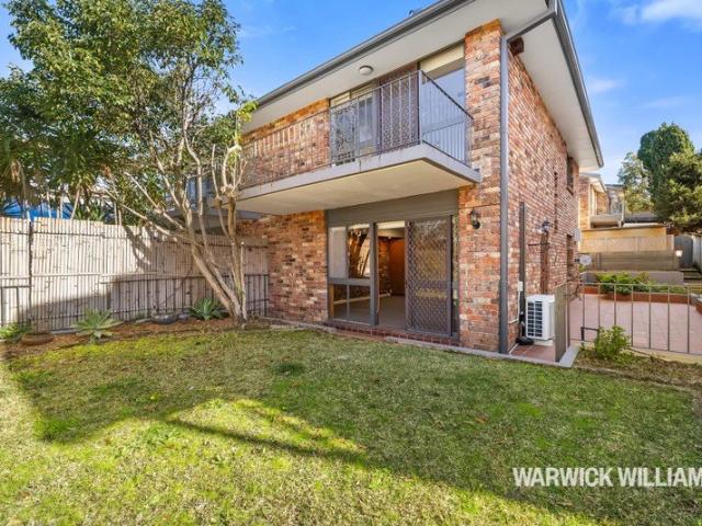 THREE BEDROOM TOWNHOUSE WITH WRAP AROUND COURTYARD