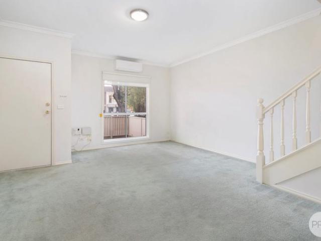 THREE BEDROOM TOWNHOUSE WITHIN WALKING DISTANCE TO CBD & TRAIN STATION