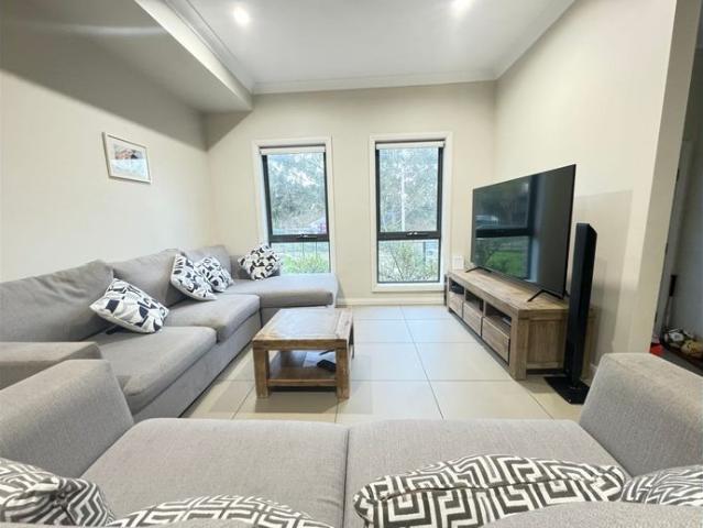 Three bedroom Townhouse airconditioned for two bedrooms and living