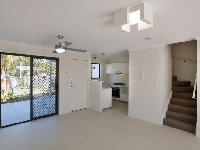 THREE BEDROOM TOWNHOUSE IN THE HEART OF GLADSTONE