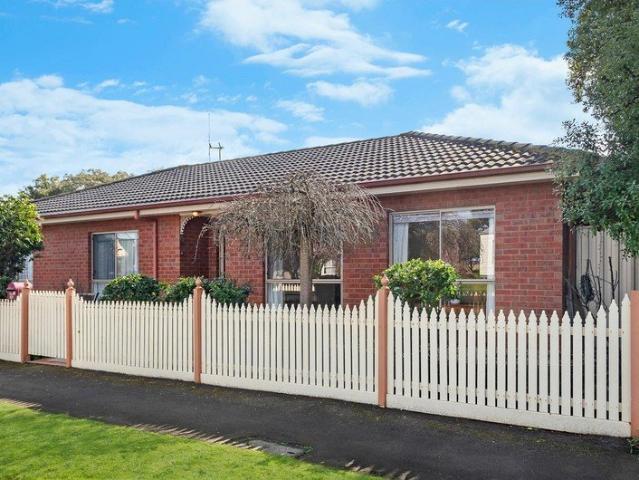 Three Bedroom Townhouse In The Heart Of Koroit