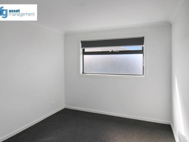 Three Bedroom Townhouse in a Quiet Location!