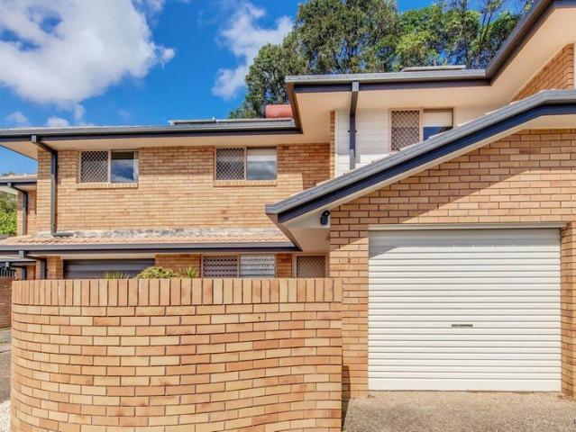 Three Bedroom Townhouse in Currumbin Waters!