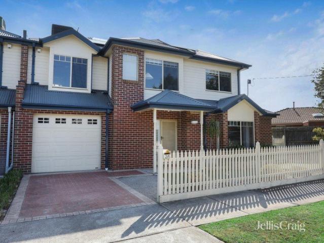 Three Bedroom Townhouse in Kingsville