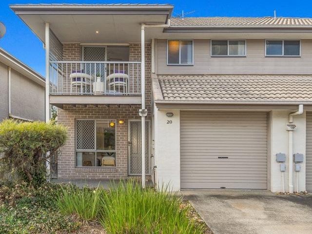 Three Bedroom Townhouse in Lakes Point, Walk to Westfield North Lakes