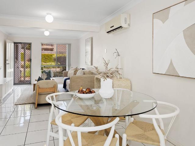 Three Bedroom Townhouse in Lakes Point, Walk to Westfield North Lakes