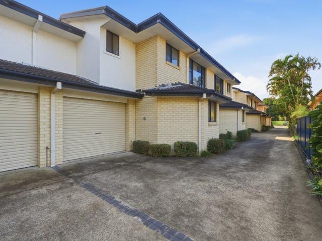 Three Bedroom Townhouse in Prime Location!