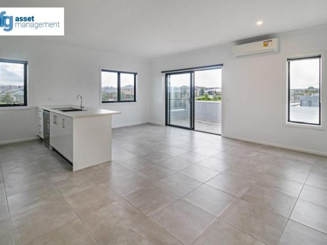 Three Bedroom Townhouse In Quiet Court!