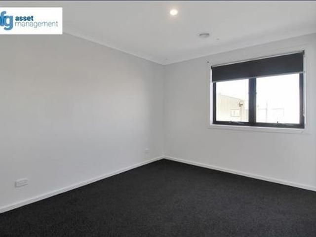 Three Bedroom Townhouse In Quiet Court!