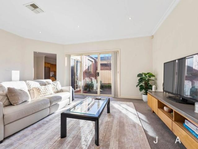 THREE BEDROOM TOWNHOUSE IN QUIET LOCATION