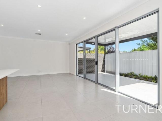 Three Bedroom Townhouse Low maintenance has everything you need!