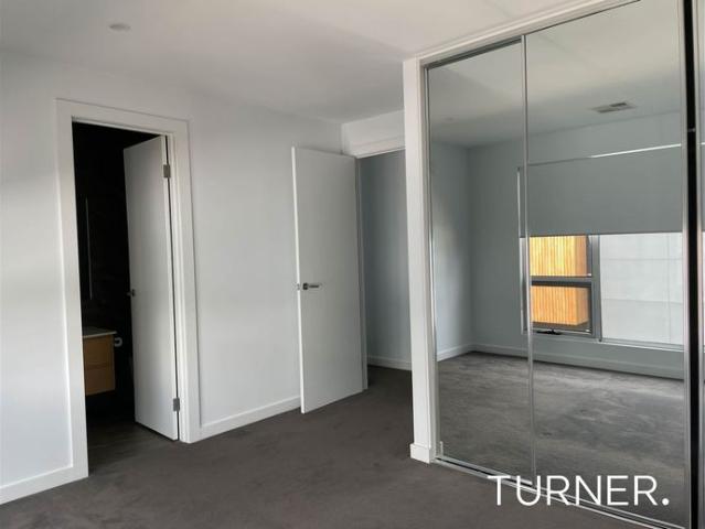 Three Bedroom Townhouse Low maintenance has everything you need!