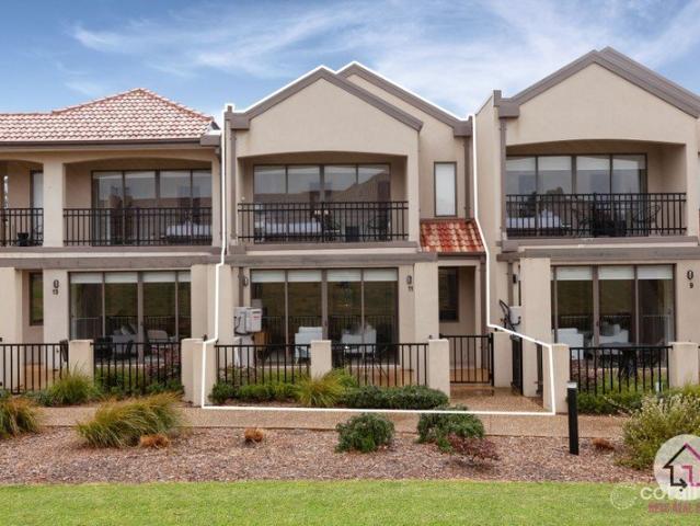 THREE BEDROOM TOWNHOUSE ON THE GOLF COURSE